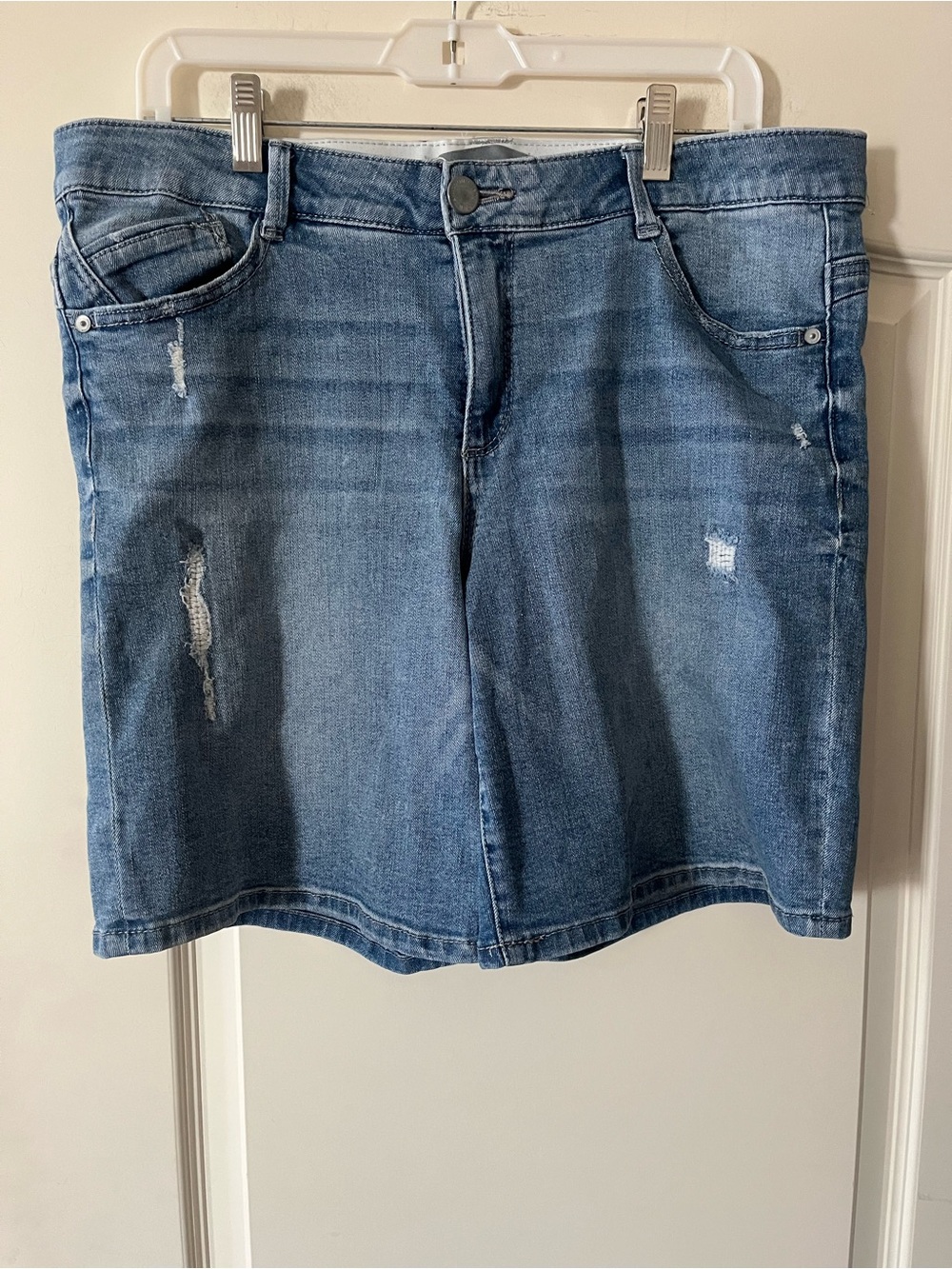 Wit & Wisdom Medium Wash Denim Shorts with Stretch Women’s size 14